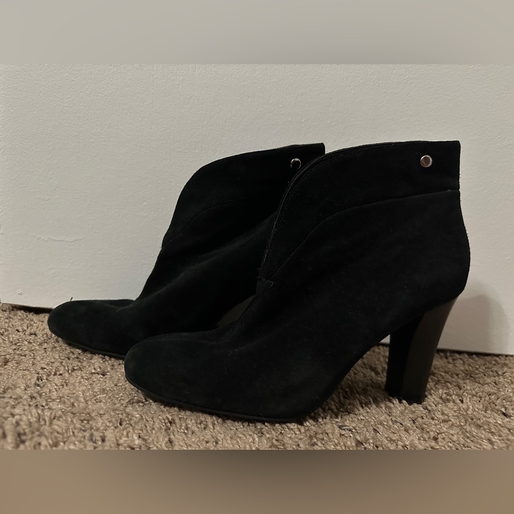 6M Franco Sarto “Limber” black suede ankle boots